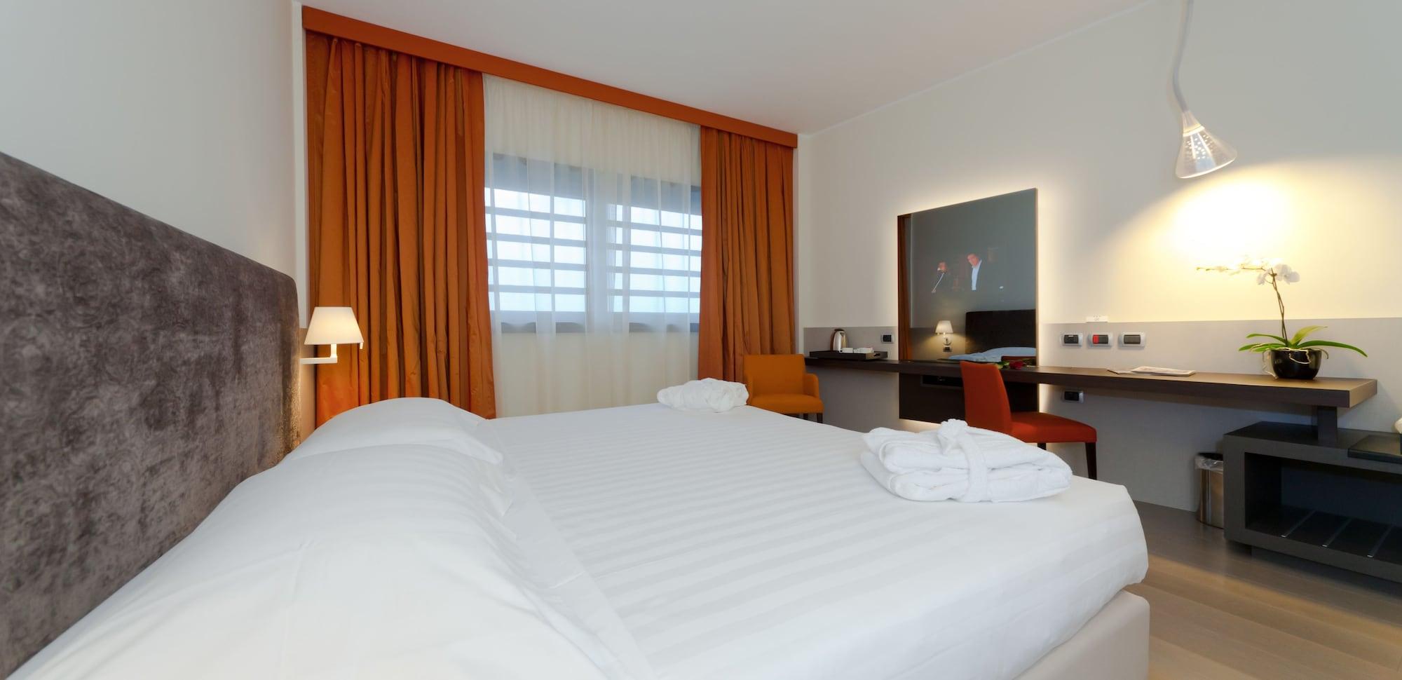 Rmh Modena Des Arts Hotel Екстериор снимка