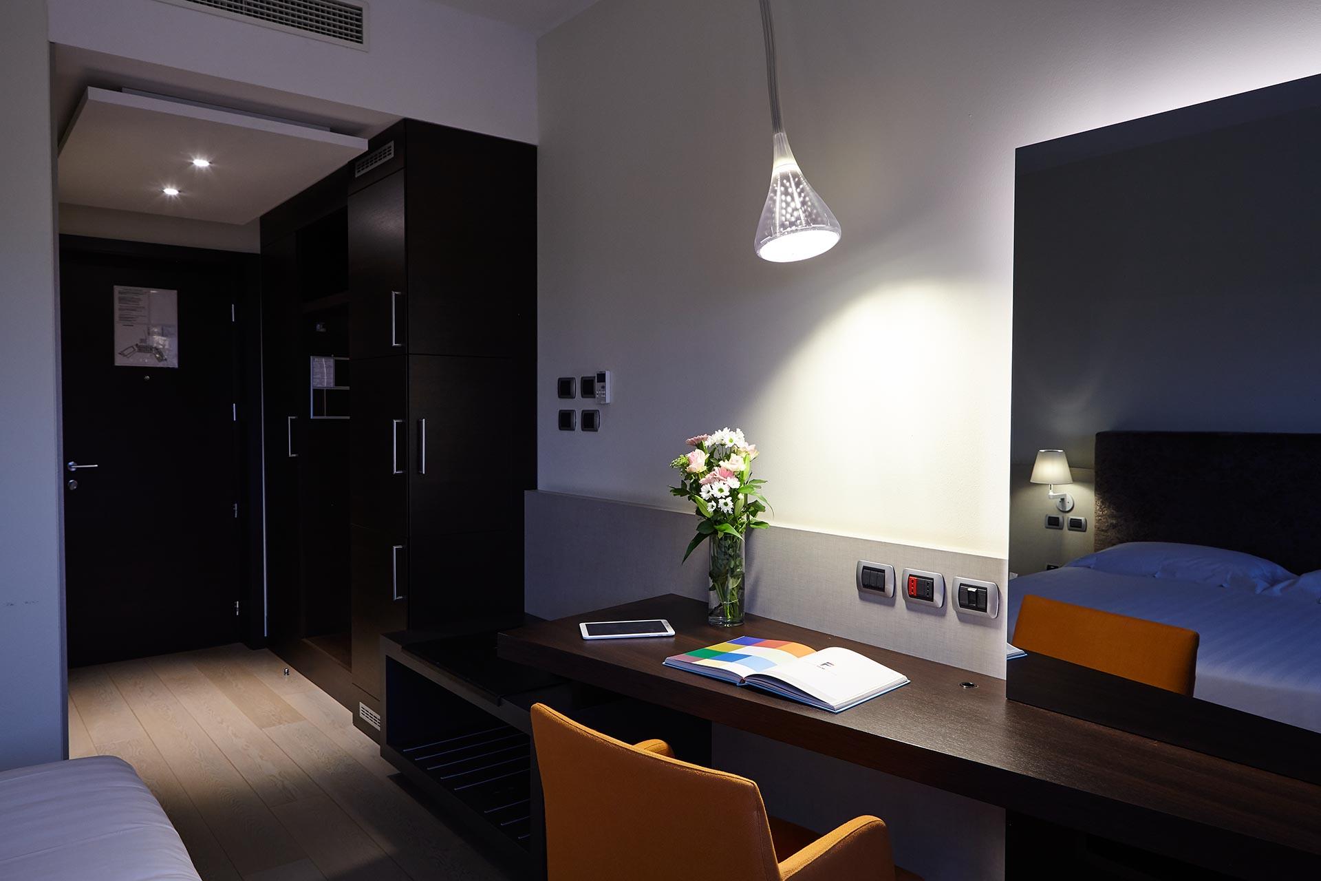 Rmh Modena Des Arts Hotel Екстериор снимка