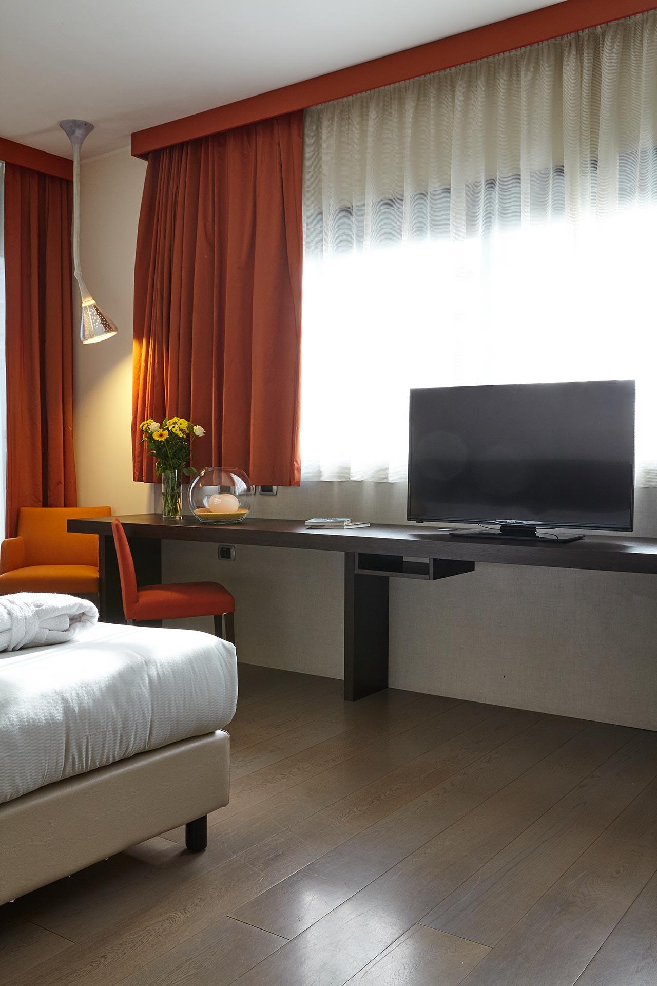 Rmh Modena Des Arts Hotel Екстериор снимка