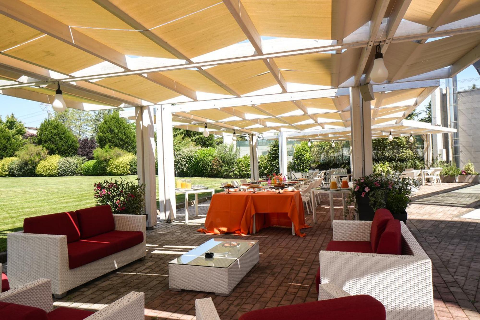 Rmh Modena Des Arts Hotel Екстериор снимка