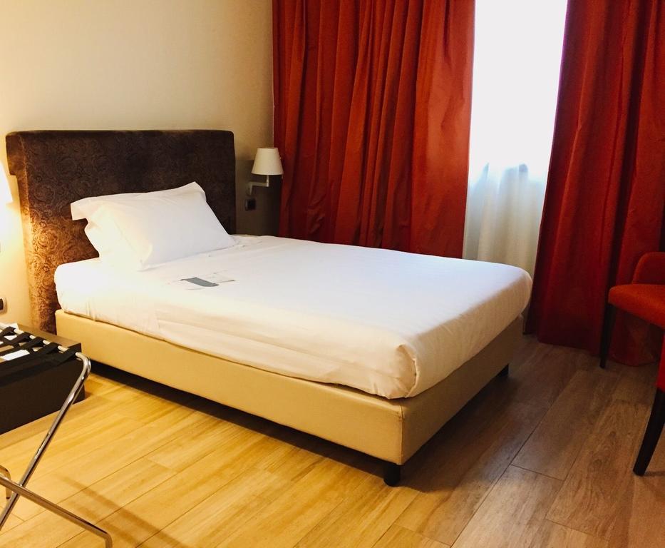 Rmh Modena Des Arts Hotel Екстериор снимка