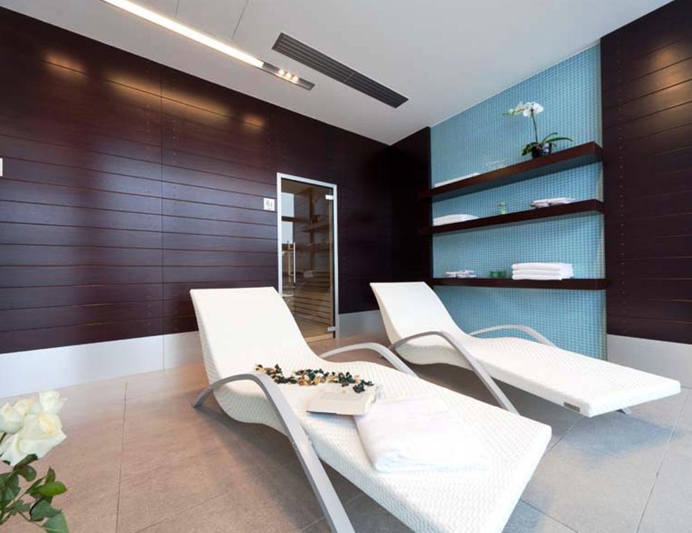 Rmh Modena Des Arts Hotel Екстериор снимка