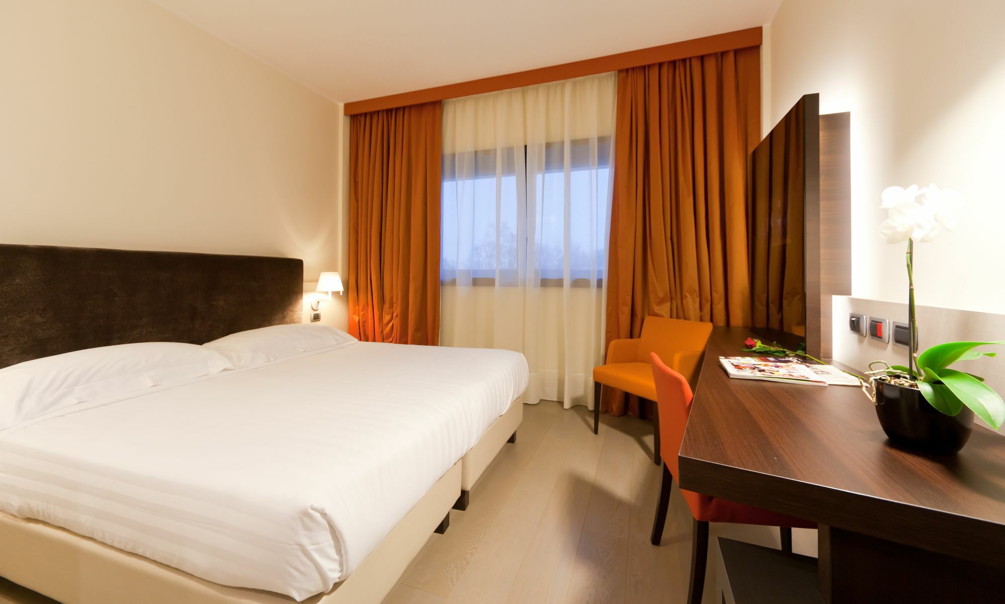 Rmh Modena Des Arts Hotel Екстериор снимка