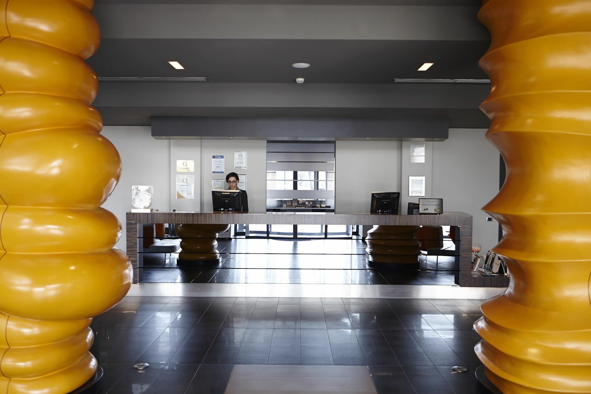 Rmh Modena Des Arts Hotel Екстериор снимка
