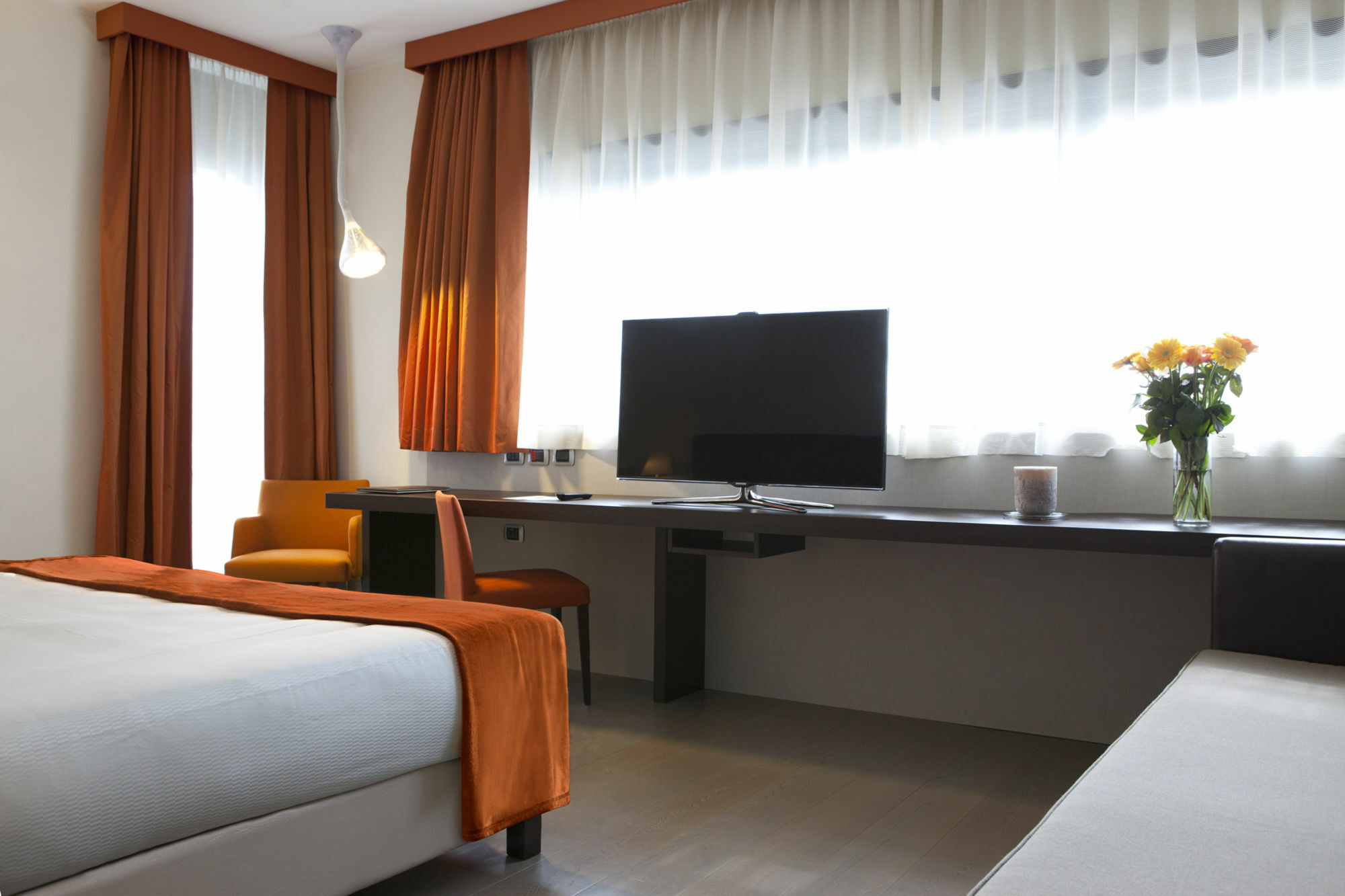 Rmh Modena Des Arts Hotel Екстериор снимка